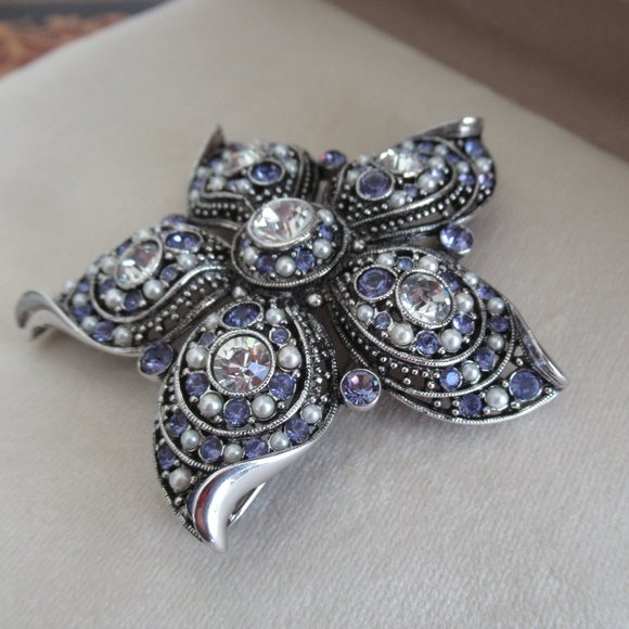 VTG JOAN RIVERS Faux Tanzanite, Pearls w/Rhinestones PIN BROOCH Silver Tone 2.5" - Picture 4 of 7